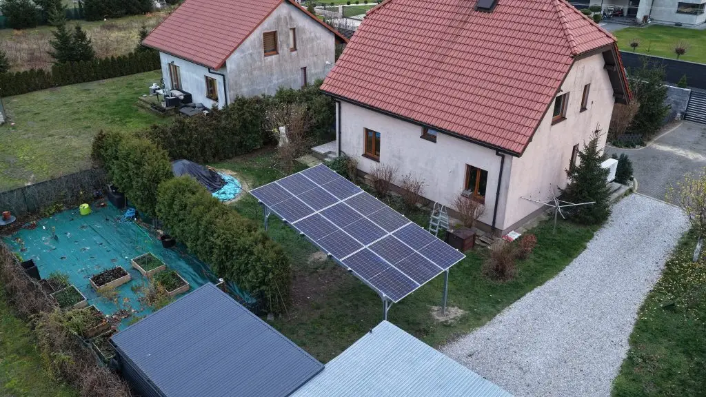 Rozbudowa instalacji w kozienicach o carport magazyn i zasilanie awaryjne