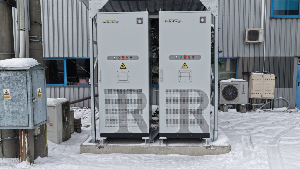 dwa przemysłowe magazyny energii 125 kW/261 kWh Rochex/Breeze