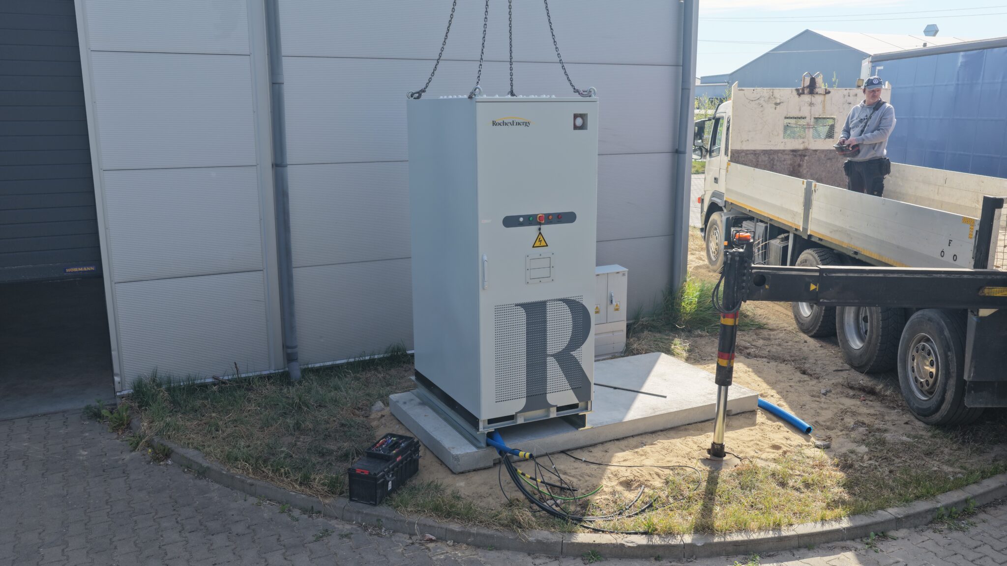 Posadowiony magazyn energii przemysłowy Rochex/Breeze w Jozefinie pod Warszawą